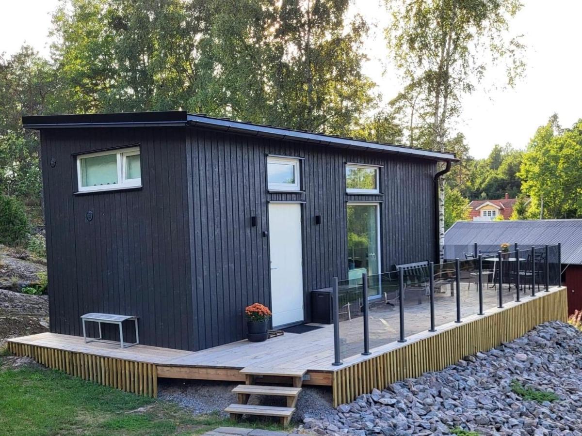 Cabin In The Woods, Close To Lake Maelaren Eskilstuna Exterior photo
